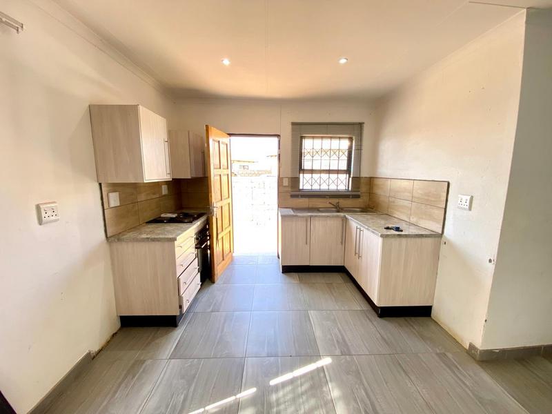 To Let 3 Bedroom Property for Rent in Azaadville Gardens Gauteng