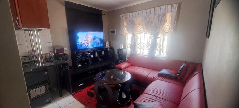 2 Bedroom Property for Sale in Fleurhof Gauteng