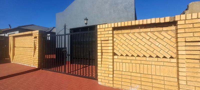 3 Bedroom Property for Sale in Protea North Gauteng