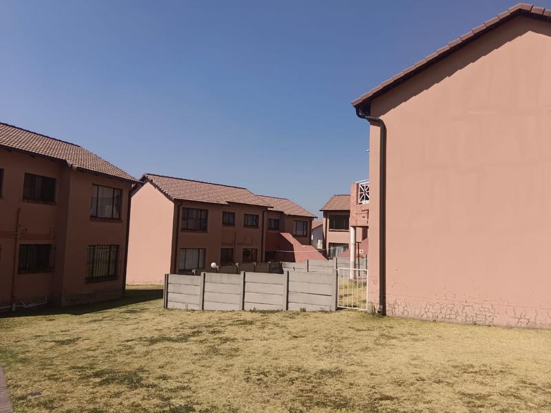 To Let 2 Bedroom Property for Rent in Mondeor Gauteng