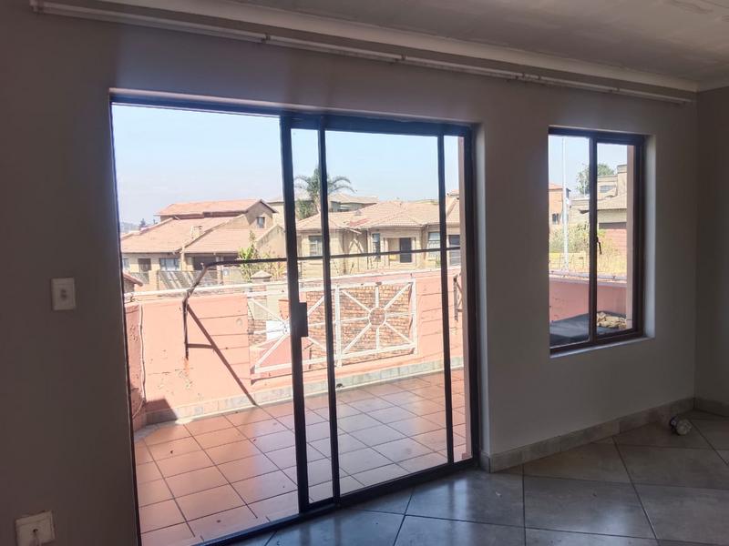 To Let 2 Bedroom Property for Rent in Mondeor Gauteng