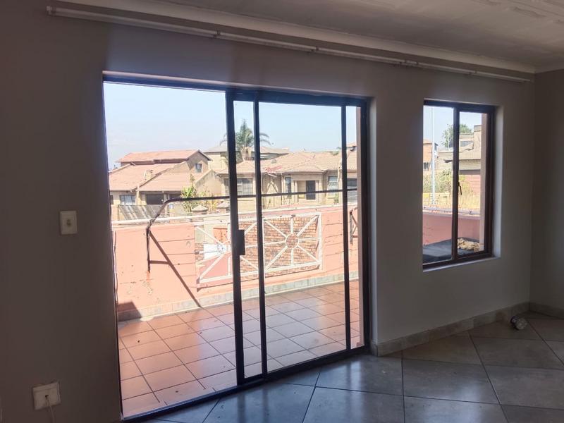 To Let 2 Bedroom Property for Rent in Mondeor Gauteng