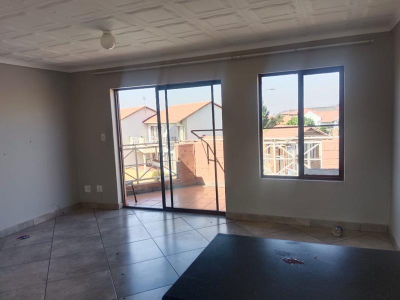 To Let 2 Bedroom Property for Rent in Mondeor Gauteng