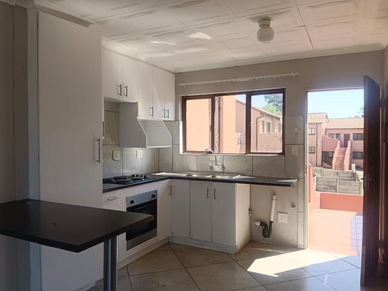 To Let 2 Bedroom Property for Rent in Mondeor Gauteng