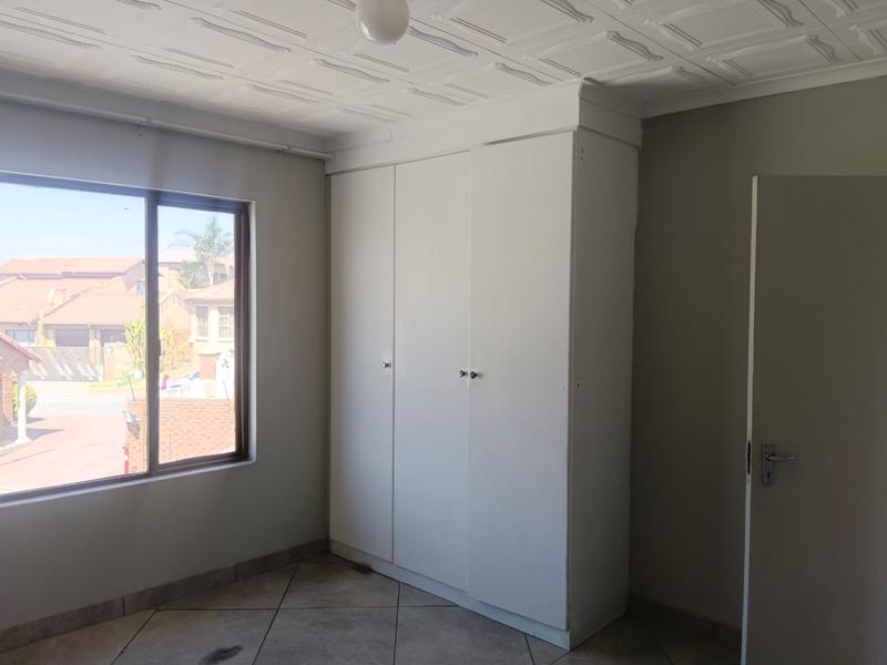 To Let 2 Bedroom Property for Rent in Mondeor Gauteng