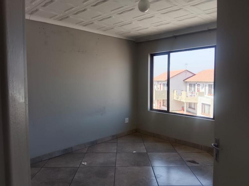 To Let 2 Bedroom Property for Rent in Mondeor Gauteng