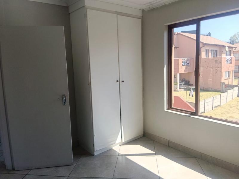 To Let 2 Bedroom Property for Rent in Mondeor Gauteng