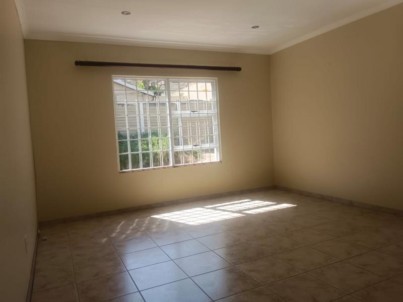 To Let 2 Bedroom Property for Rent in Mondeor Gauteng