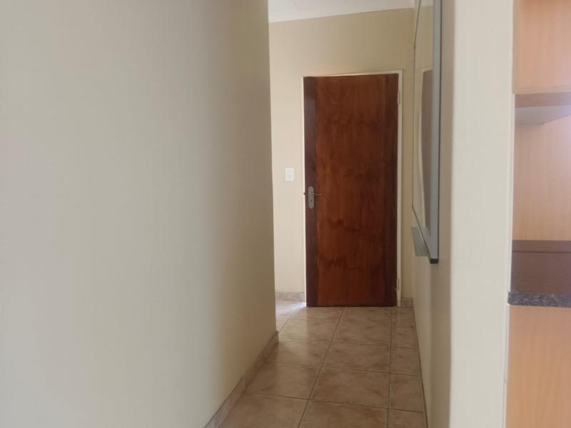 To Let 2 Bedroom Property for Rent in Mondeor Gauteng