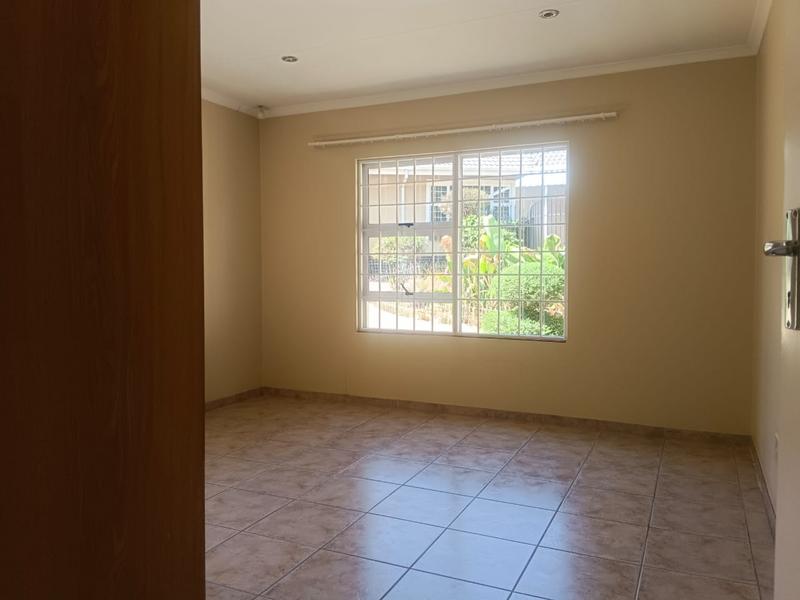 To Let 2 Bedroom Property for Rent in Mondeor Gauteng