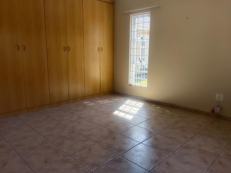 To Let 2 Bedroom Property for Rent in Mondeor Gauteng