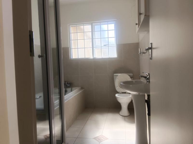 To Let 2 Bedroom Property for Rent in Mondeor Gauteng