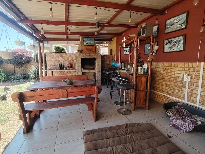 To Let 3 Bedroom Property for Rent in Amberfield Manor Gauteng