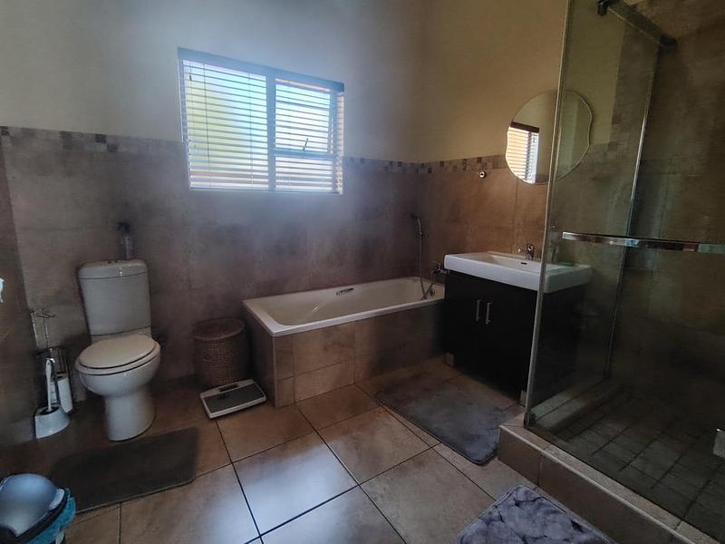 To Let 3 Bedroom Property for Rent in Amberfield Manor Gauteng