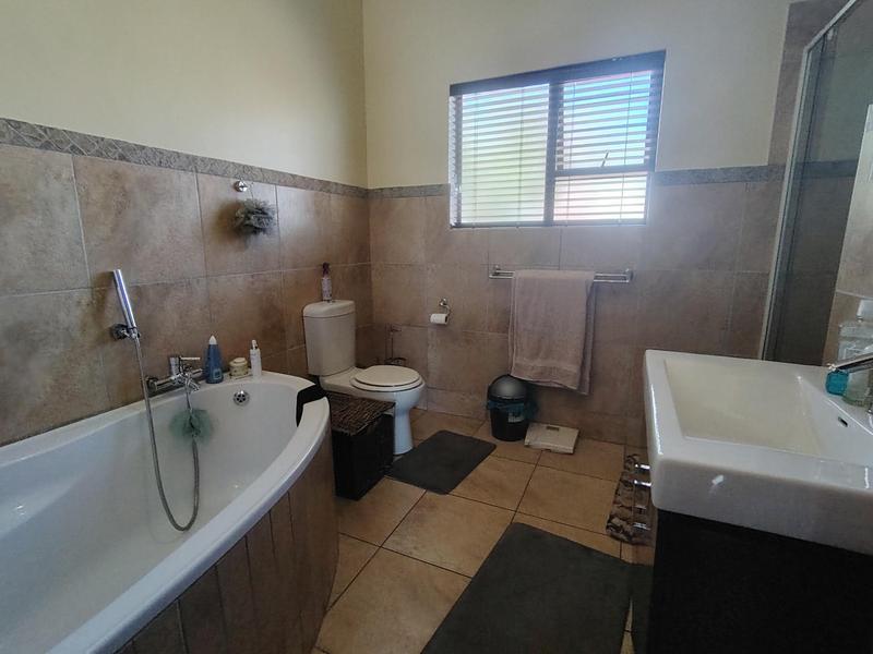 To Let 3 Bedroom Property for Rent in Amberfield Manor Gauteng