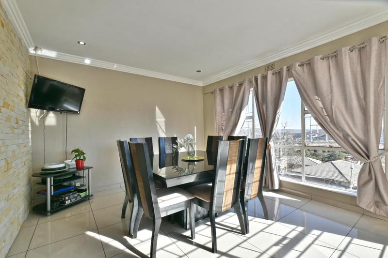 4 Bedroom Property for Sale in Mulbarton Gauteng