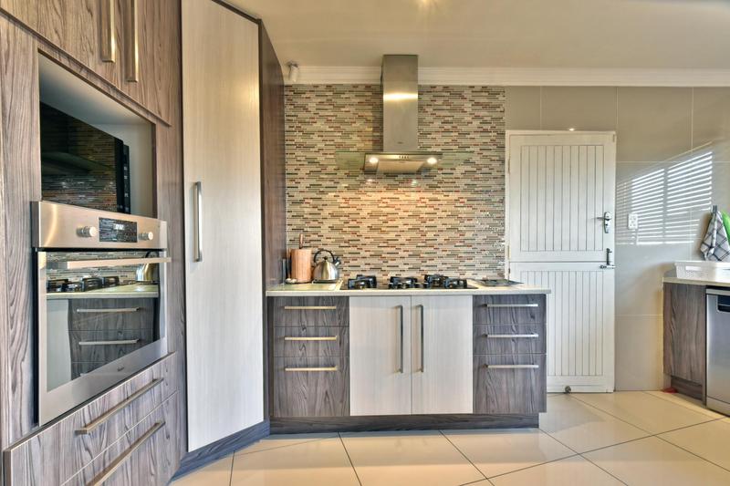 4 Bedroom Property for Sale in Mulbarton Gauteng