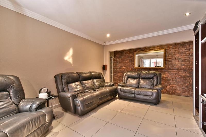 4 Bedroom Property for Sale in Mulbarton Gauteng