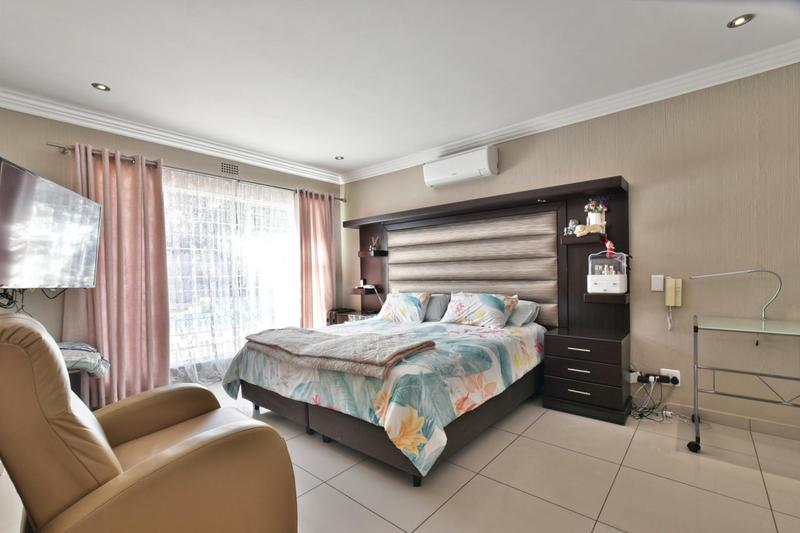 4 Bedroom Property for Sale in Mulbarton Gauteng
