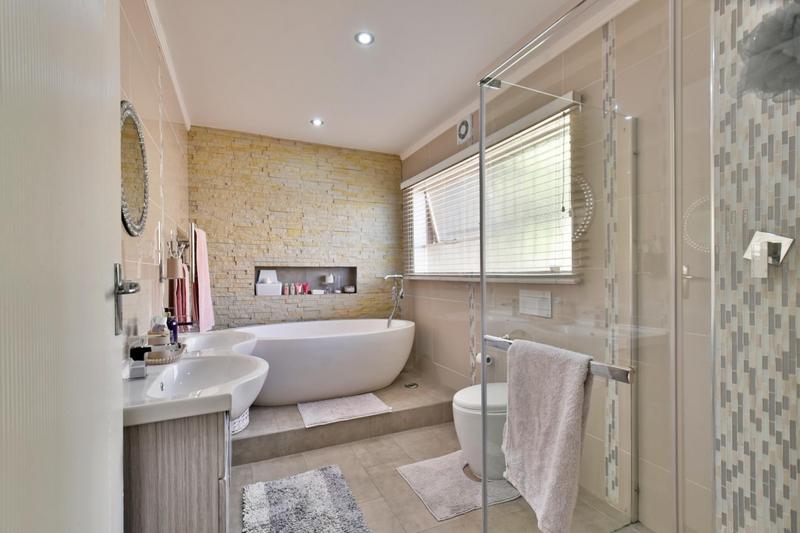 4 Bedroom Property for Sale in Mulbarton Gauteng