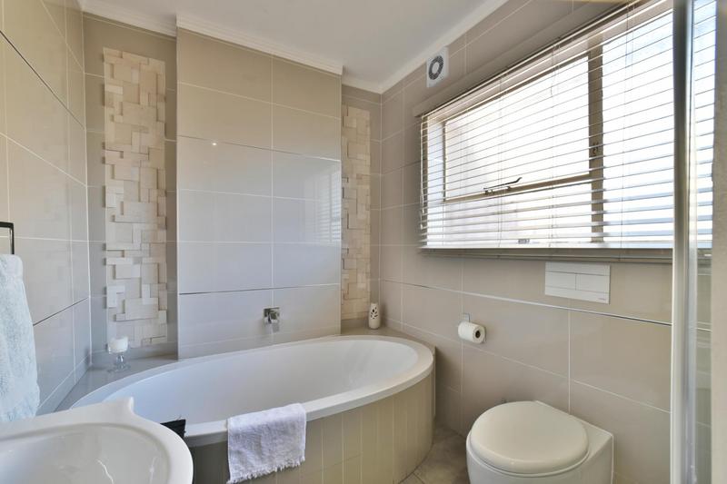 4 Bedroom Property for Sale in Mulbarton Gauteng