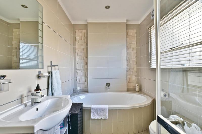 4 Bedroom Property for Sale in Mulbarton Gauteng