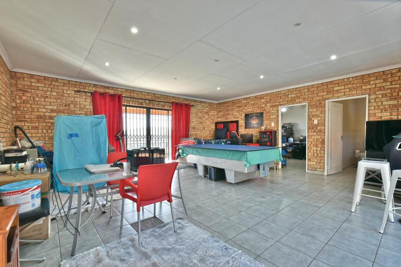 4 Bedroom Property for Sale in Mulbarton Gauteng