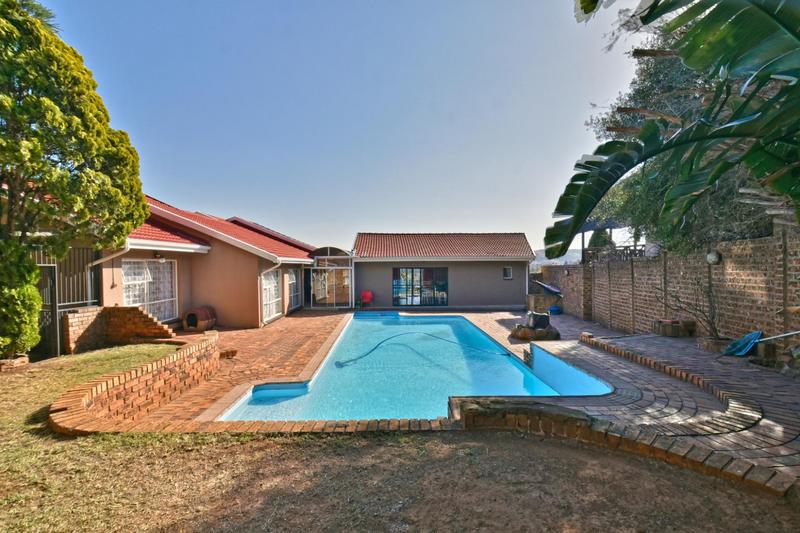 4 Bedroom Property for Sale in Mulbarton Gauteng
