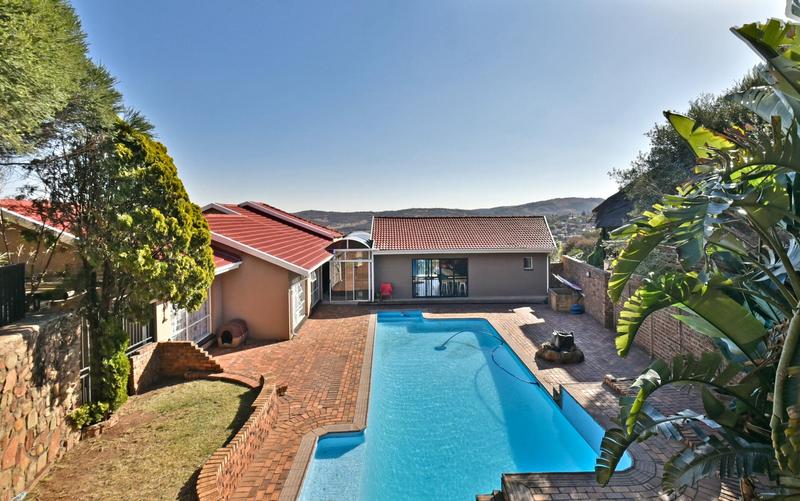 4 Bedroom Property for Sale in Mulbarton Gauteng