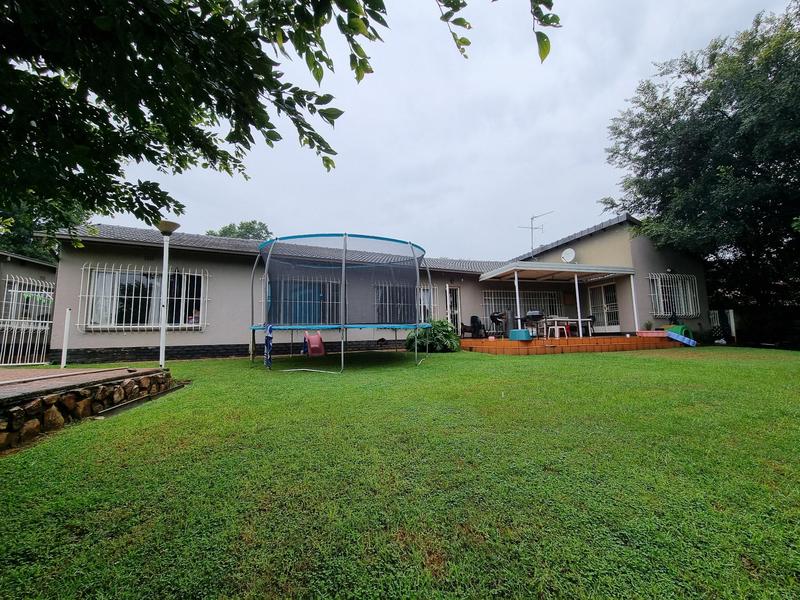 To Let 4 Bedroom Property for Rent in Wilro Park Gauteng