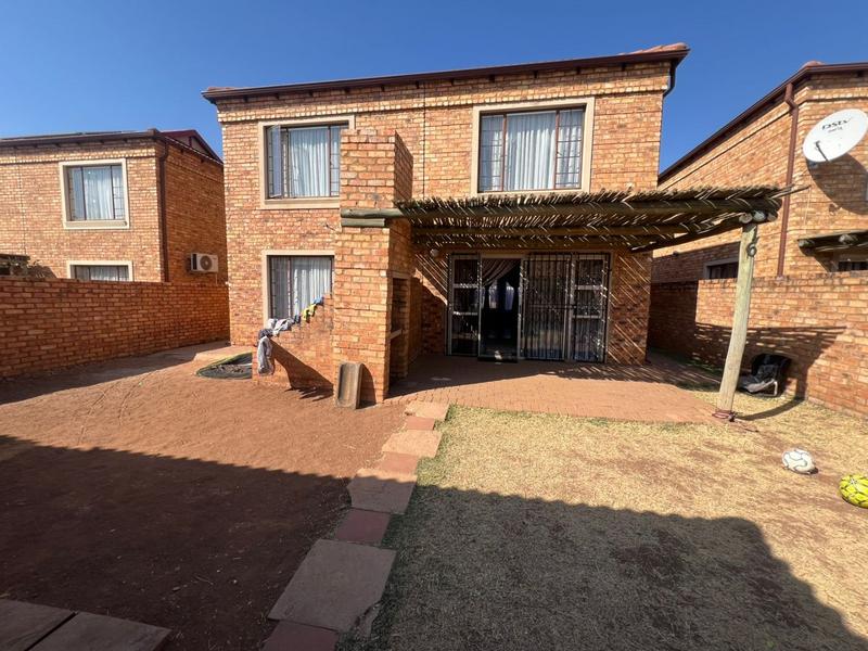 4 Bedroom Property for Sale in Theresa Park Gauteng