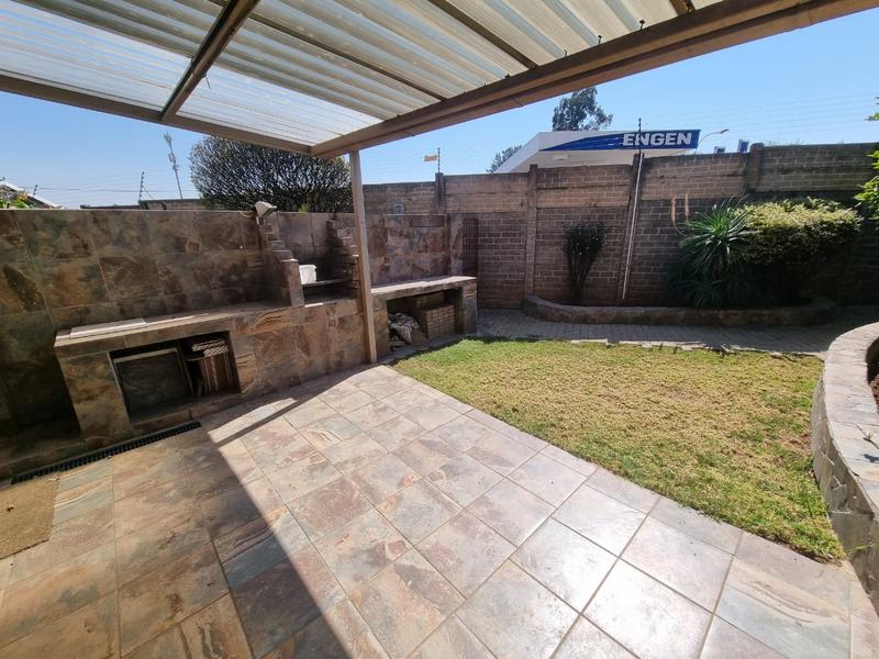 3 Bedroom Property for Sale in Brackendowns Gauteng
