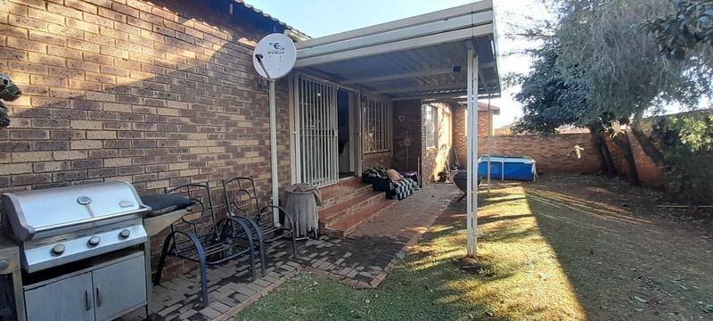 To Let 3 Bedroom Property for Rent in Eldoraigne Gauteng