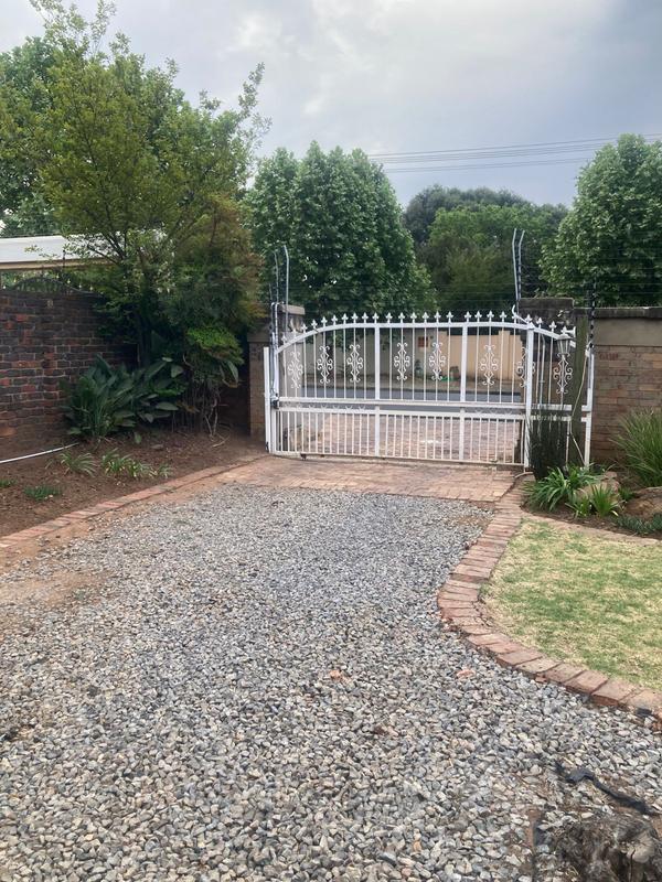 To Let 5 Bedroom Property for Rent in Lambton Gauteng