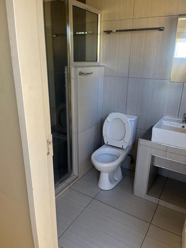 To Let 2 Bedroom Property for Rent in Edenvale Gauteng