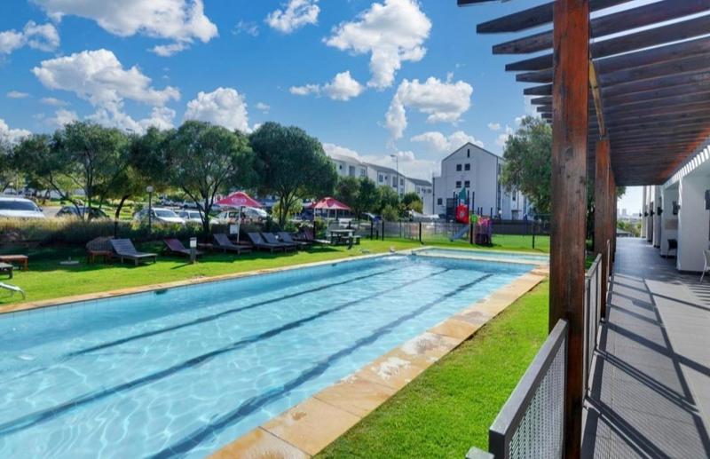 To Let 2 Bedroom Property for Rent in Greenstone Ridge Gauteng