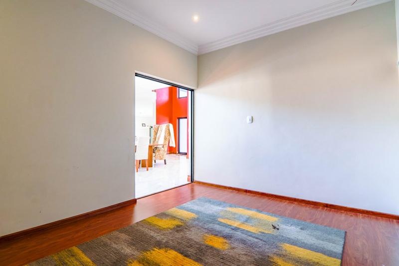 5 Bedroom Property for Sale in Copperleaf Estate Gauteng