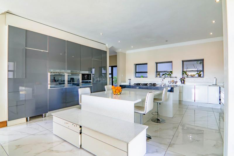 5 Bedroom Property for Sale in Copperleaf Estate Gauteng