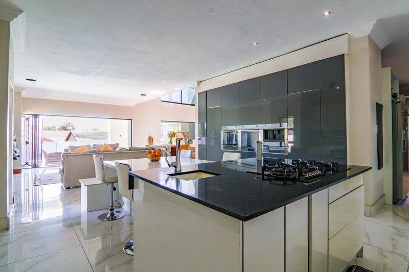 5 Bedroom Property for Sale in Copperleaf Estate Gauteng