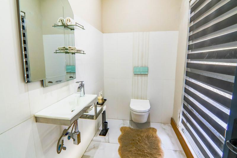5 Bedroom Property for Sale in Copperleaf Estate Gauteng