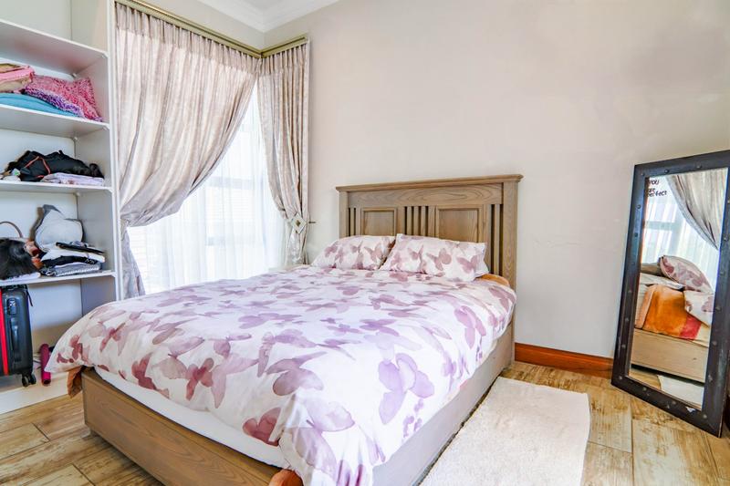 5 Bedroom Property for Sale in Copperleaf Estate Gauteng