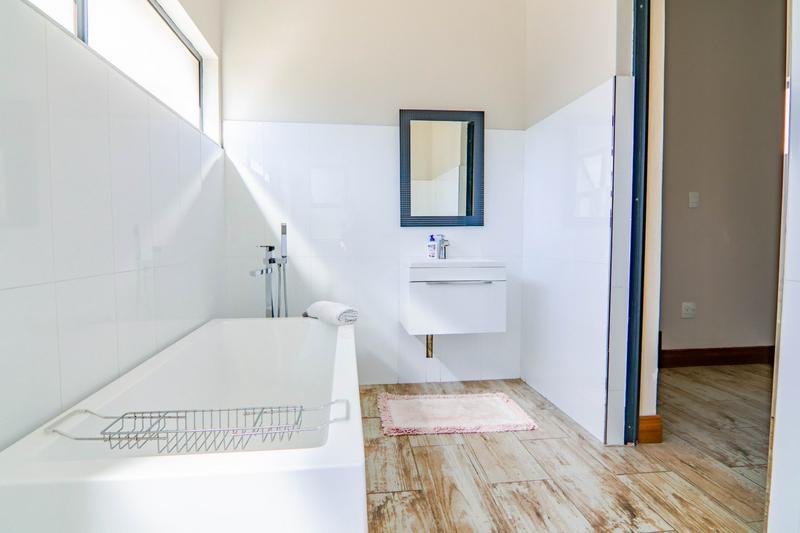 5 Bedroom Property for Sale in Copperleaf Estate Gauteng