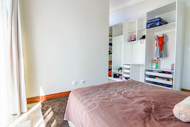 5 Bedroom Property for Sale in Copperleaf Estate Gauteng