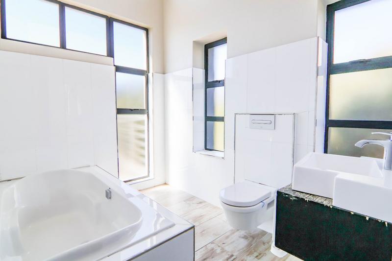 5 Bedroom Property for Sale in Copperleaf Estate Gauteng