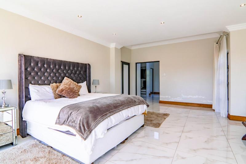 5 Bedroom Property for Sale in Copperleaf Estate Gauteng