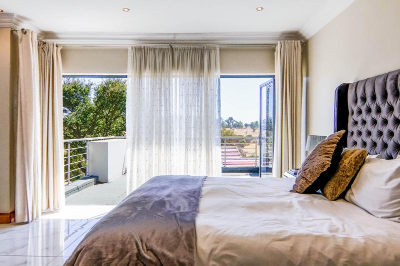 5 Bedroom Property for Sale in Copperleaf Estate Gauteng