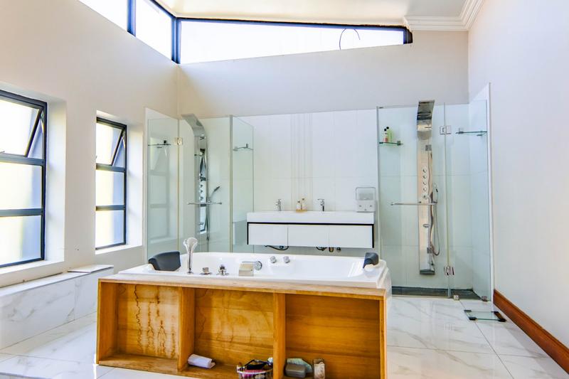 5 Bedroom Property for Sale in Copperleaf Estate Gauteng
