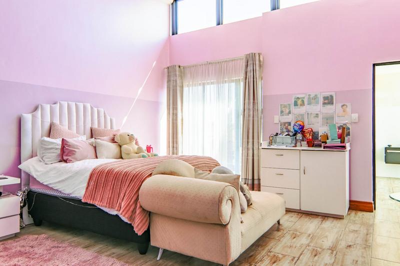 5 Bedroom Property for Sale in Copperleaf Estate Gauteng