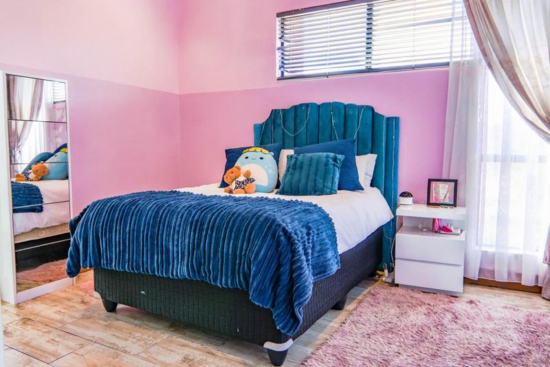 5 Bedroom Property for Sale in Copperleaf Estate Gauteng