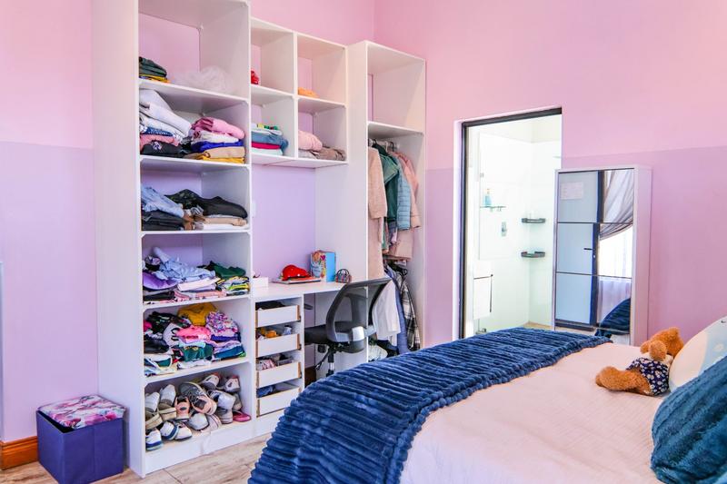 5 Bedroom Property for Sale in Copperleaf Estate Gauteng